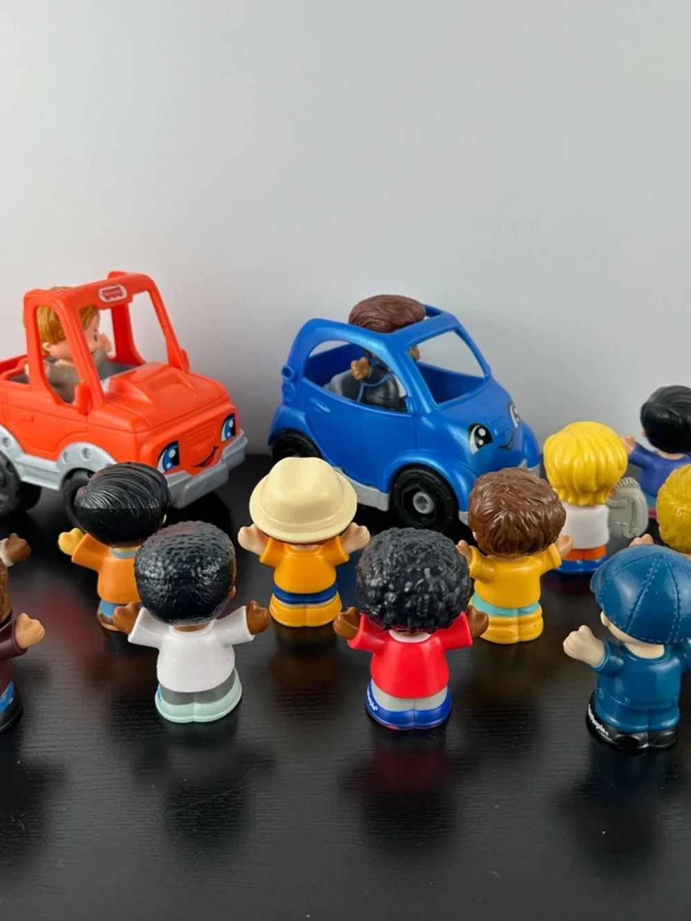 Fisher Price Little People Blue Electric Car, Pick Up Truck & 13 Boy Figurines - Picture 4 of 8